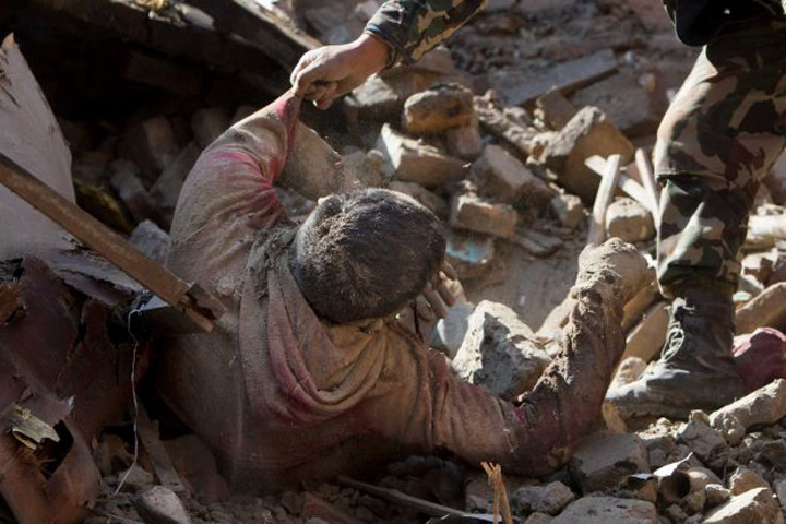Bilantul seismului din Nepal depaseste 7.000 de morti
