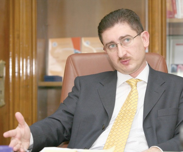 Bogdan Chiritoiu la birou - Ziarul National