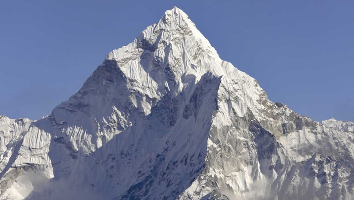 Seismul din Nepal a scurtat Everestul cu trei centimetri