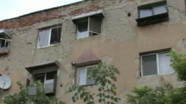 O femeie s-a aruncat de la etajul 4 si a scapat nevatamata
