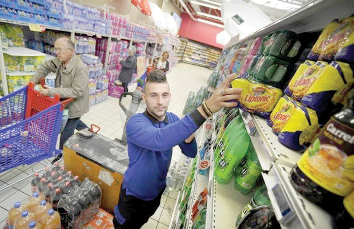 Atentie, comercianti! Romanii nu cred in ieftiniri dupa reducerea TVA