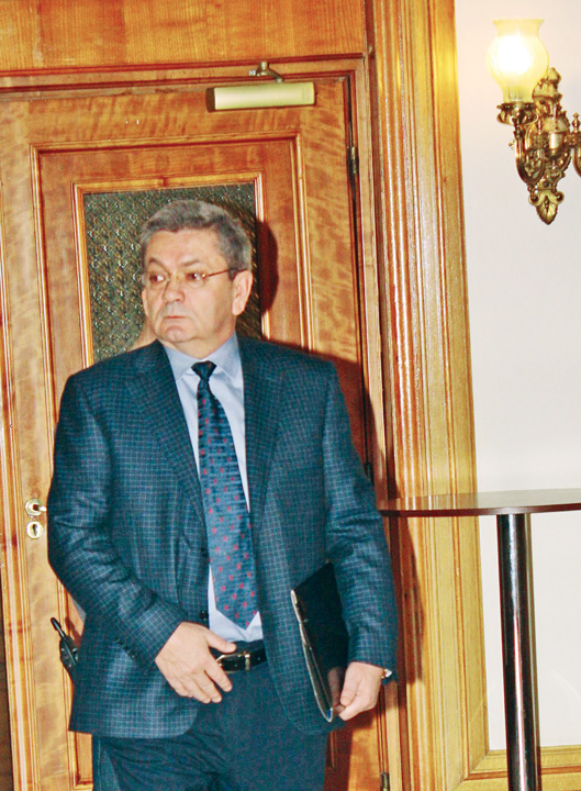 Parlamentarii l-au scos din papuci pe Ioan Rus