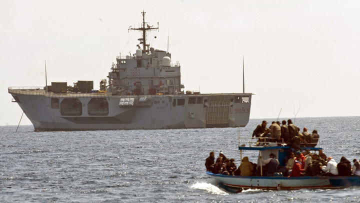 UE da unda verde pentru operatiuni navale contra traficantilor de persoane in Mediterana
