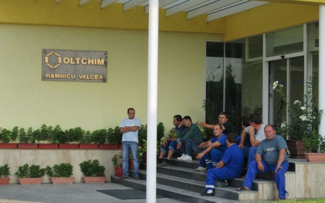 Mai multi disponibilizati de la Oltchim au intrat in greva foamei
