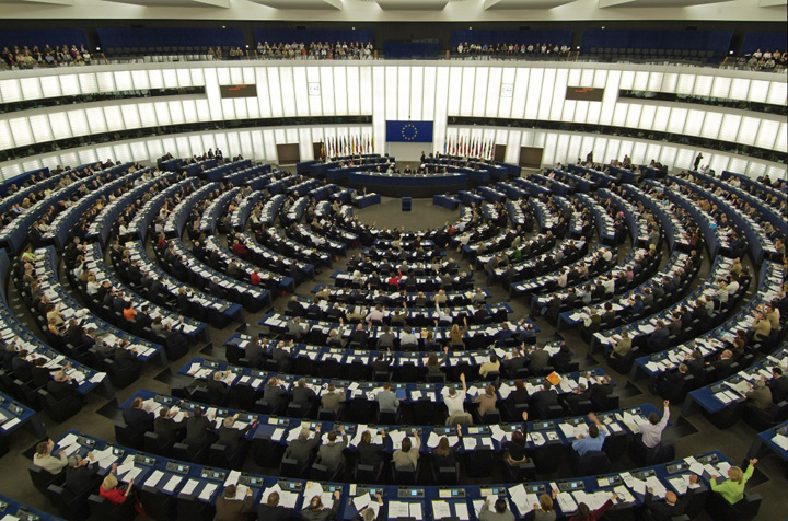 Premierul, la judecata Bruxelles-ului