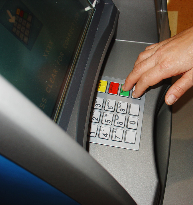 Banii din strainatate, primiti la bancomat