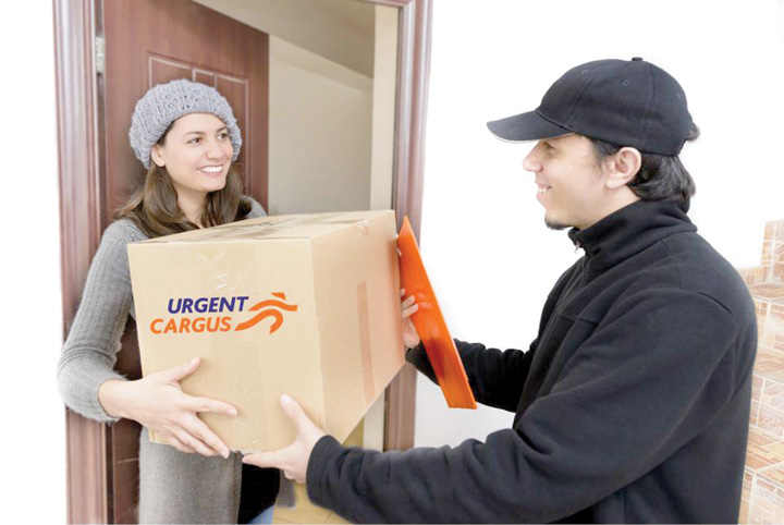 Servicii postale cu asigurarea coletelor sau schimbarea destinatarului