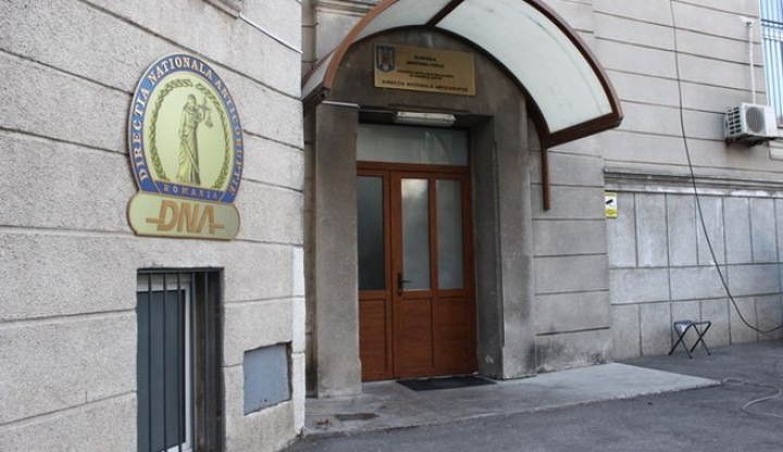 Ofiter DIICOT, trimis in judecata pentru luare de mita