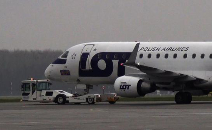 Hackerii au paralizat aeroportul Chopin din Varsovia