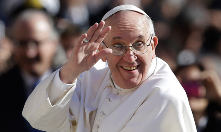 Pope Francis waves to crowds as he arrives to his inauguration mass on 19 March 2013. - Ziarul National