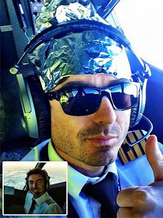 Pilot Ryanair, limbaj low-cost pe Facebook: „De ce stati inca la coada, ca niste cretini?!”