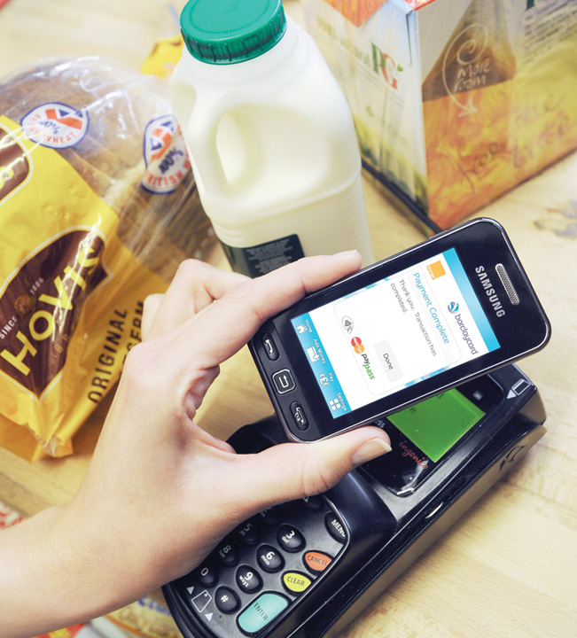 Plata la hipermarket cu portofelul din smartphone
