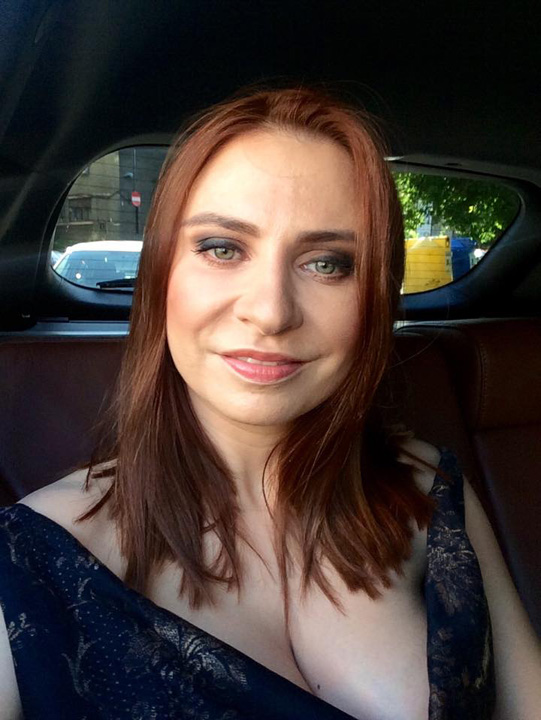 Adina Buzatu e singura, dar cu pretentii