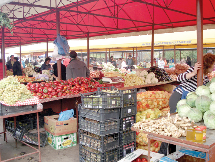 Comerciantii au scumpit marfa cu 13% inainte de scaderea TVA
