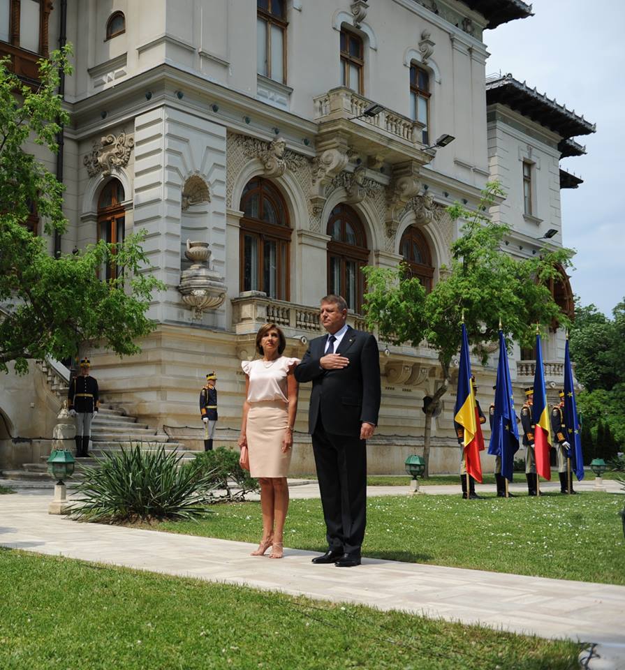 Presedintele Iohannis pleaca in Austria. Sotia sa, Carmen, il insoteste