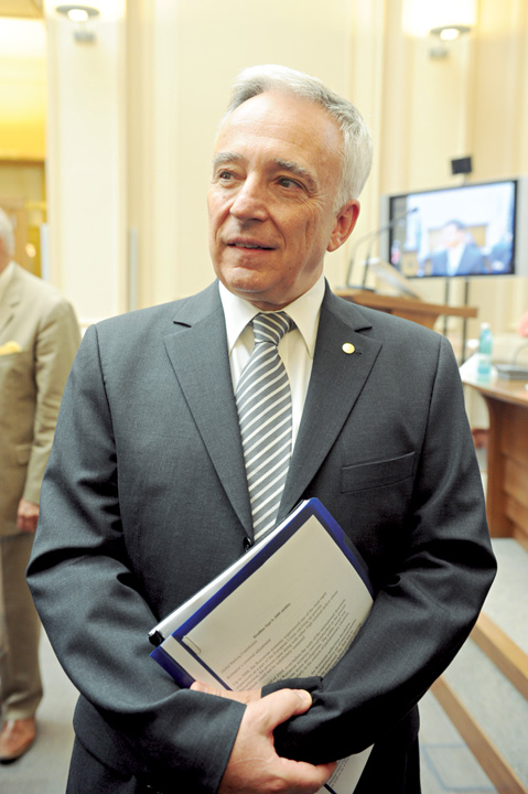 MUGUR ISARESCU - Ziarul National
