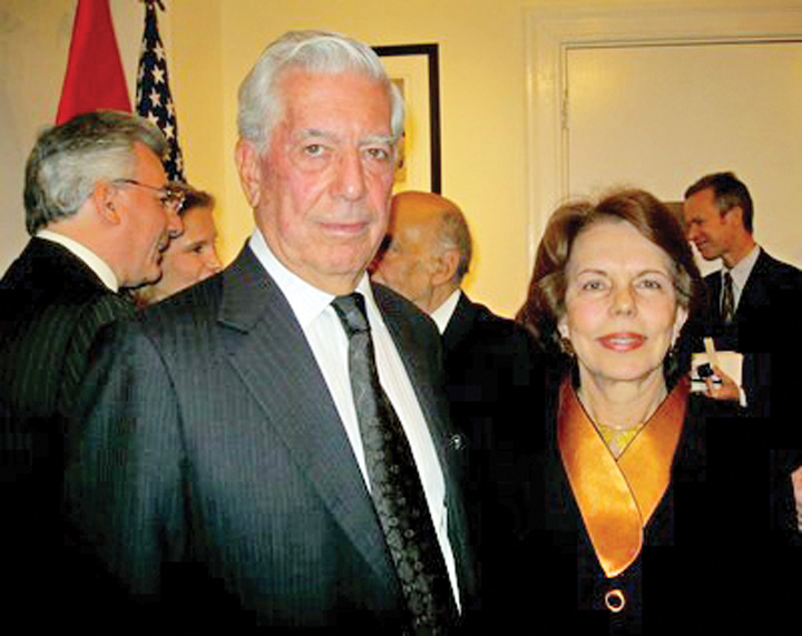 Mario Vargas Llosa si-a parasit sotia pentru prima nevasta a lui Julio Iglesias