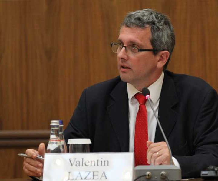 Valentin Lazea: Relaxarea fiscala subrezeste economia Romaniei