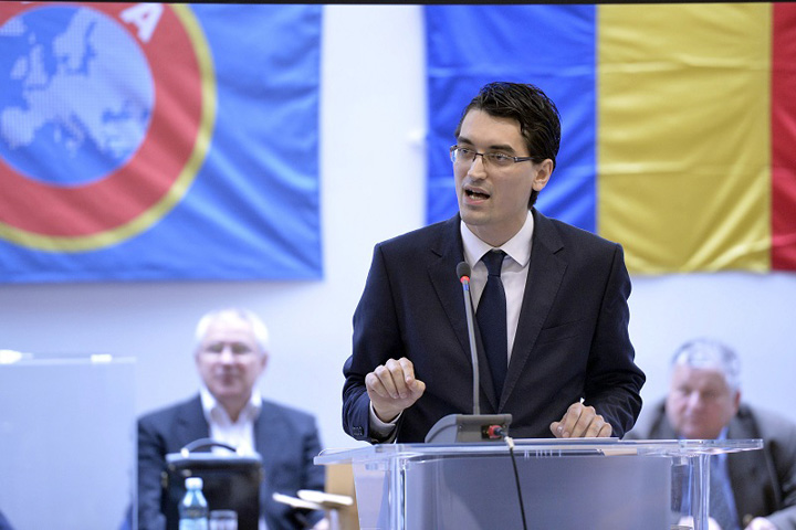 FRF, pe profit in 2015