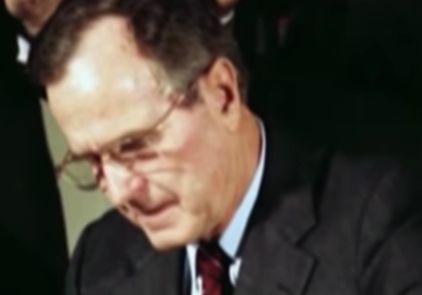 Fostul presedinte Bush Sr., spitalizat in urma unei cazaturi