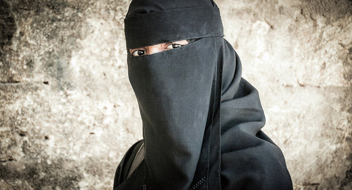 Gestapo-ul feminin ISIS a impuscat o fata in Irak pentru tinuta necorespunzatoare