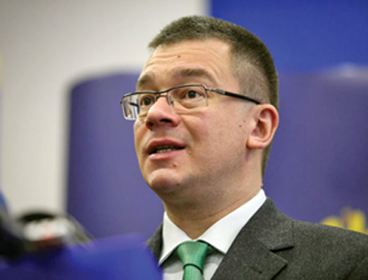 Ungureanu, investit pe sest