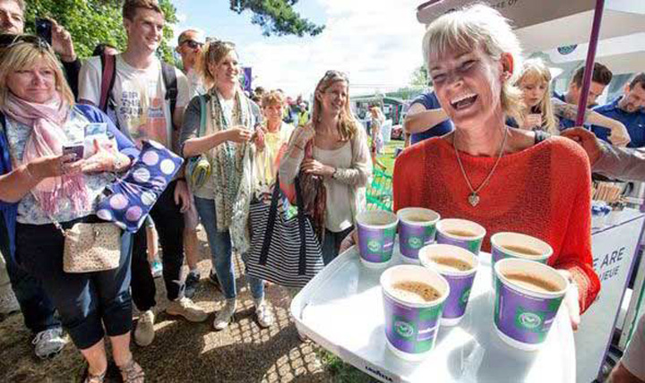 Mama favoritului numarul 3 de la Wimbledon a „servit” cafea moca publicului