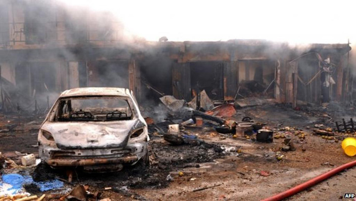 Cel putin 44 de morti in urma a doua explozii