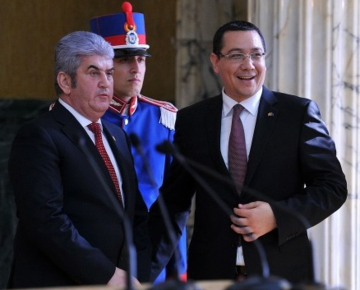 Social-democratii, prizonierii tandemului Ponta-Oprea