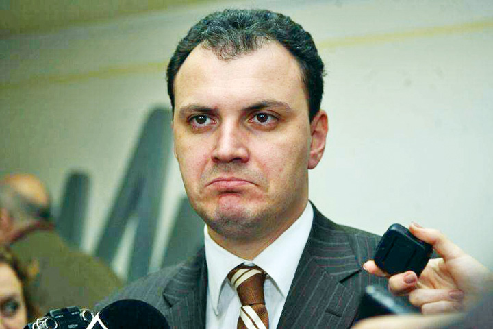 Sebastian Ghita, in razboi cu Ion Iliescu