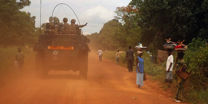Doi militari francezi acuzati de pedofilie si-au filmat victima
