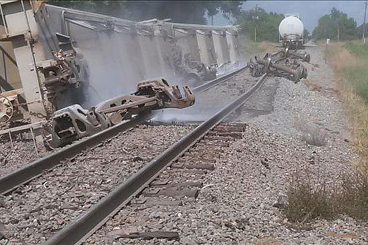 5.000 de americani evacuati dupa ce un tren cu produse toxice a deraiat si a luat foc