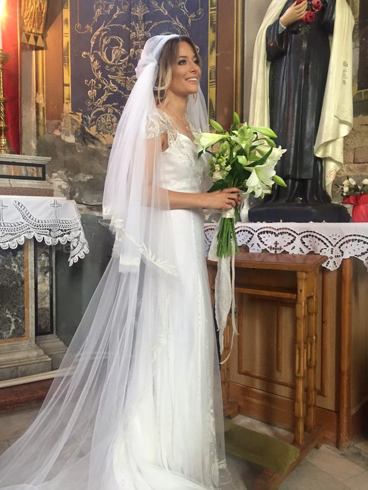 Laura Cosoi s-a maritat! A fost o mireasa fericita, cu o rochie ca-n povesti!