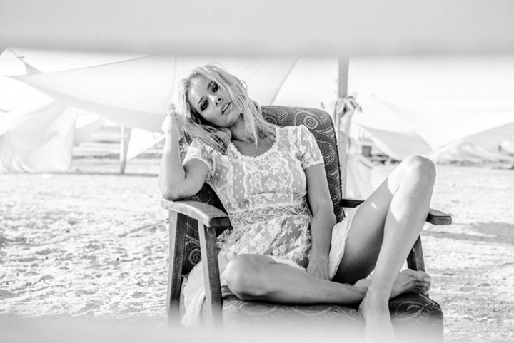 Laura Cosoi, uda toata in luna de miere