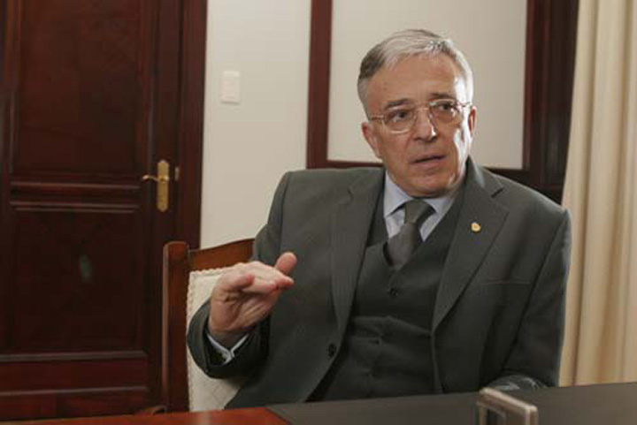 MUGUR-ISARESCU-FANE-1 - Ziarul National
