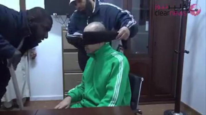 Unul din fiii lui Gaddafi, filmat in timp ce era torturat