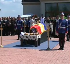 Gheorghe Ionescu, condus pe ultimul drum. Seful MAI si foarte multi colegi ai politistului, la ceremonie