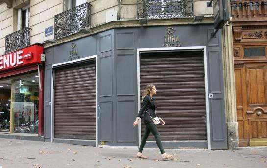 Romanca de 25 de ani, prinsa in timp ce jefuia un magazin de bijuterii din Paris!