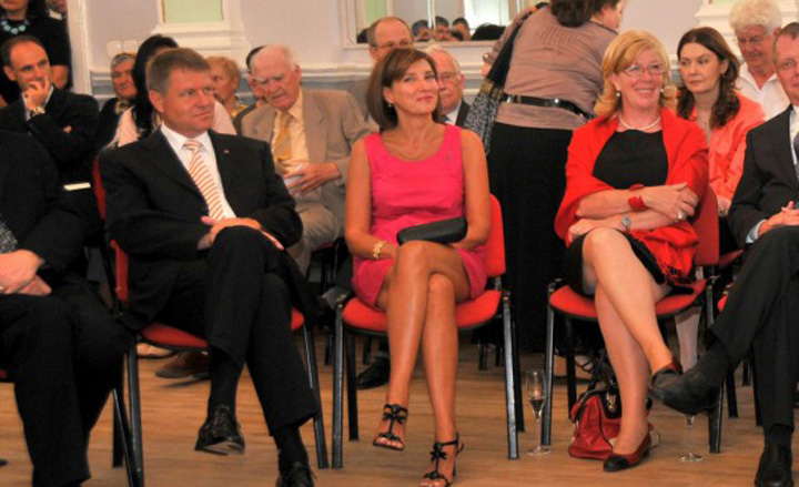 Cantec de chitara pentru Iohannis