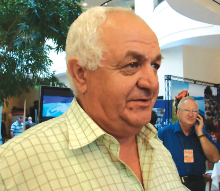 Ministrul Daniel Constantin sufera de cultul personalitatii