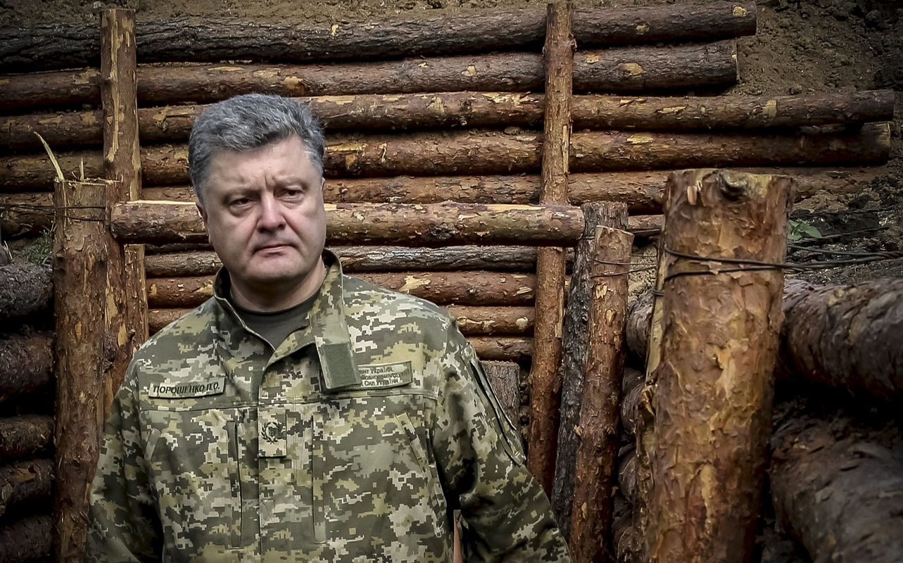 Porosenko: „Rusia a trimis trei convoaie militare mari in estul Ucrainei”