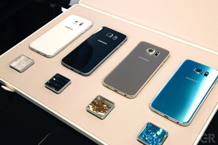 Este oficial: smartphone-ul Samsung e pentru mosi si babe!