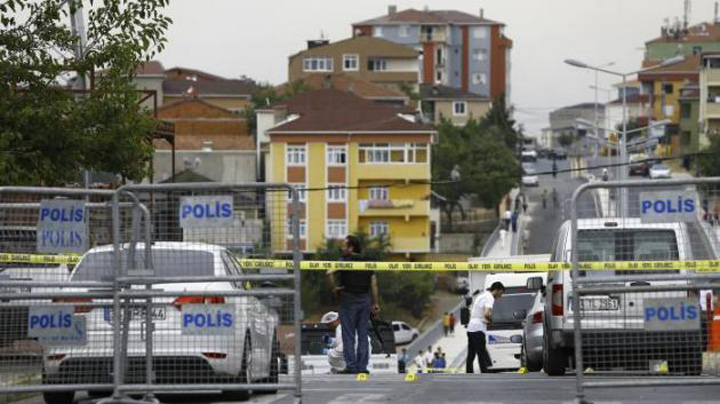 Atac armat comis de doua femei asupra consulatului SUA in Istanbul