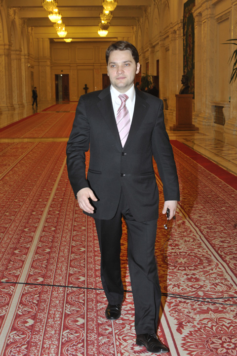 DAN SOVA-FANE (1) - Ziarul National