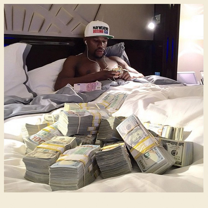 Floyd Mayweather castiga cat Pacquiao, Ronaldo si Messi la un loc!