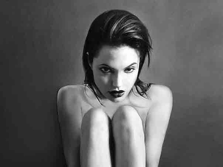 Angelina Jolie e de vanzare