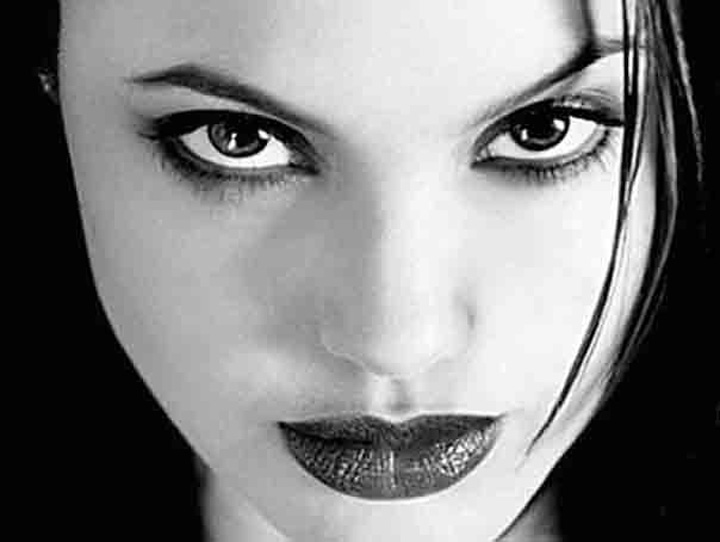 angelina-jolie-2 - Ziarul National