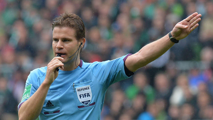 Arbitreaza neamtul Brych, conational cu selectionerul Ungariei