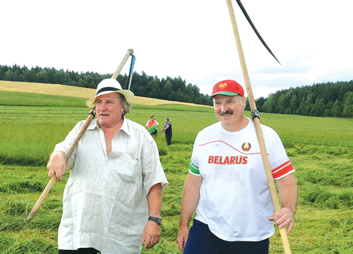 Depardieu vinde tot si se muta in Belarus