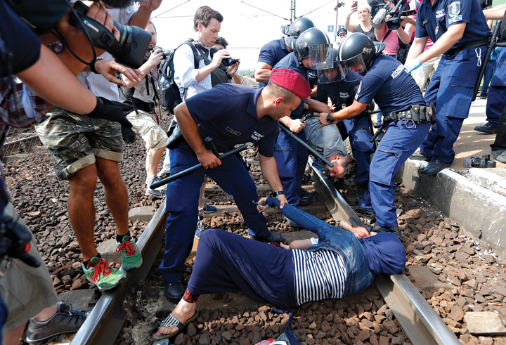 Parlamentul European da unda verde pentru relocarea a 120.000 de imigranti